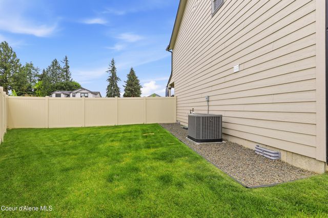 650 Ripatti Way, Hayden, ID 83835
