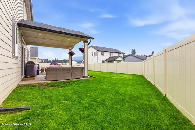 650 Ripatti Way, Hayden, ID 83835