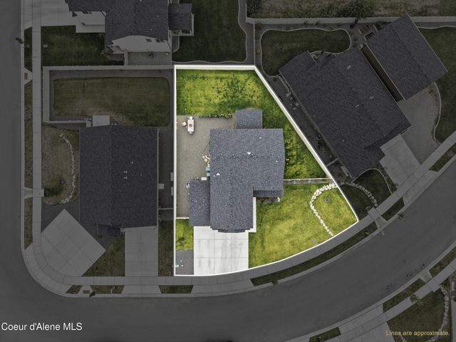 650 Ripatti Way, Hayden, ID 83835