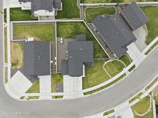 650 Ripatti Way, Hayden, ID 83835