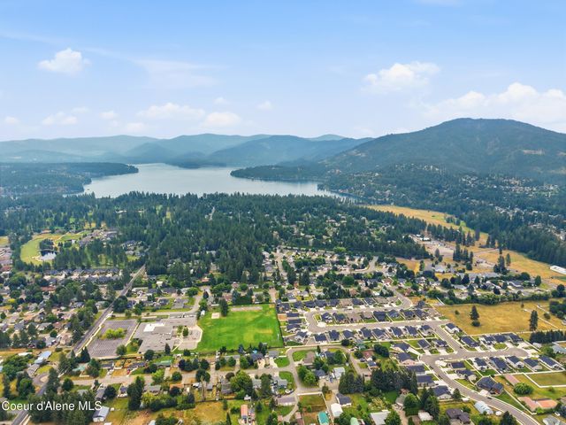 650 Ripatti Way, Hayden, ID 83835