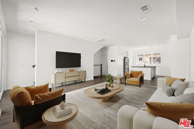 2930 Rowena Avenue 2, Los Angeles, CA 90039