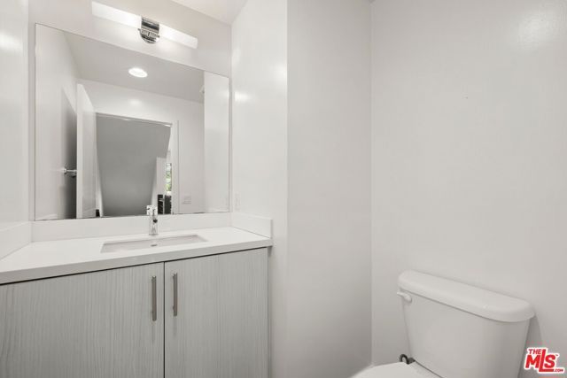 2930 Rowena Avenue 2, Los Angeles, CA 90039