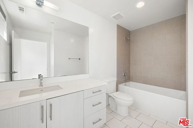 2930 Rowena Avenue 2, Los Angeles, CA 90039