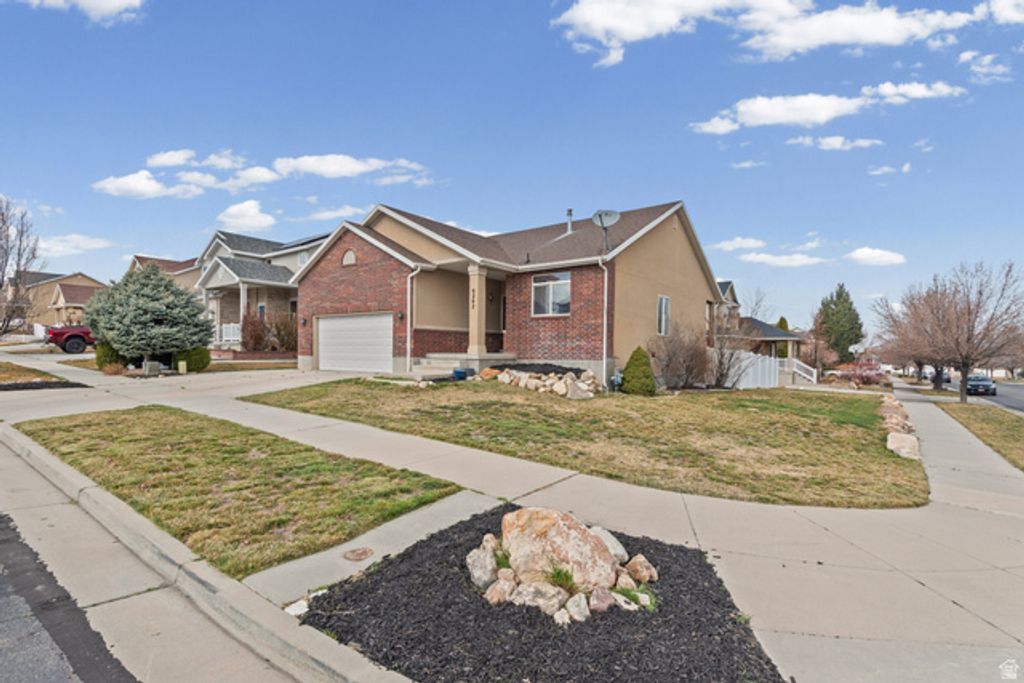6262 W IMPERIAL OAK DR, West Jordan, UT 84081