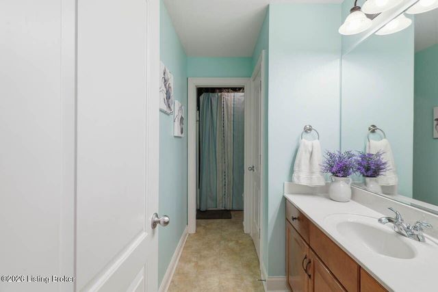 4105 Nicholas Roy Ct, Prospect, KY 40059