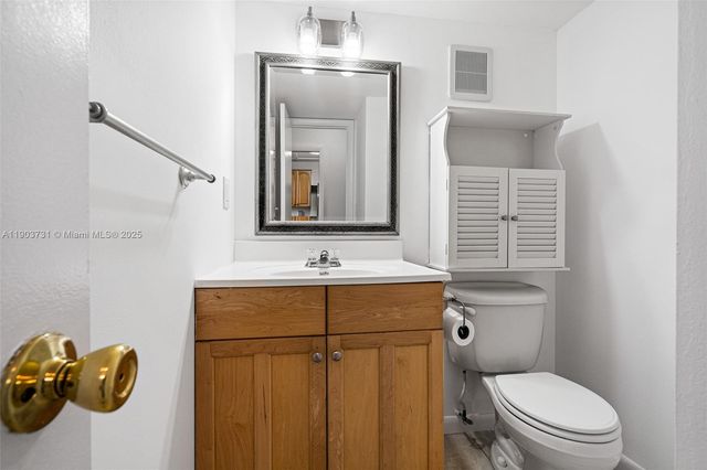 8900 Washington Blvd 205, Pembroke Pines, FL 33025