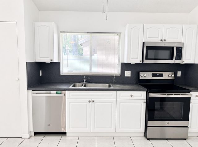 10160 Festival Way, Boca Raton, FL 33428