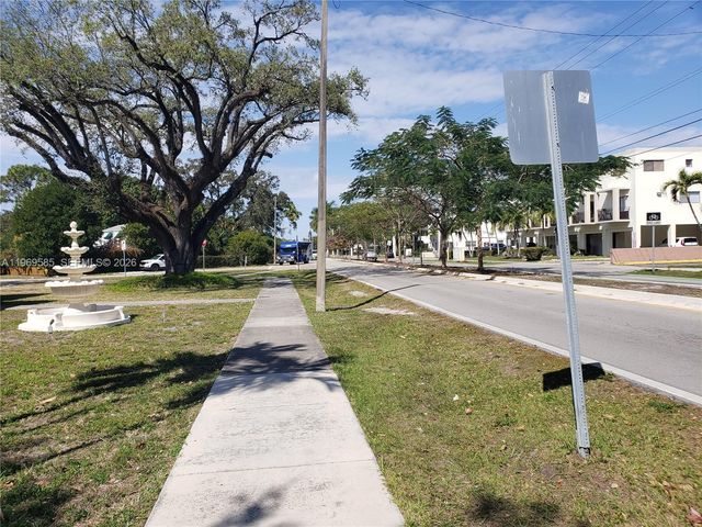 524 S ROYAL POINCIANA BLVD, Miami Springs, FL 33166