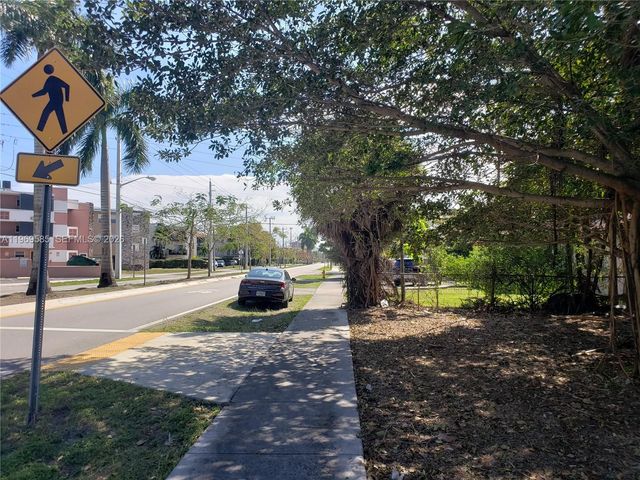 524 S ROYAL POINCIANA BLVD, Miami Springs, FL 33166