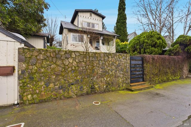 225 Berna Ave, Napa, CA 94559