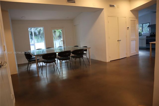 937 NE 171st St, Miami, FL 33162