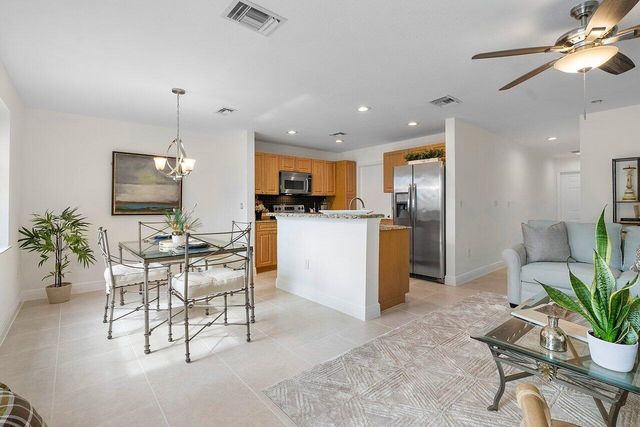 6748 Old Farm Trail, Boynton Beach, FL 33437