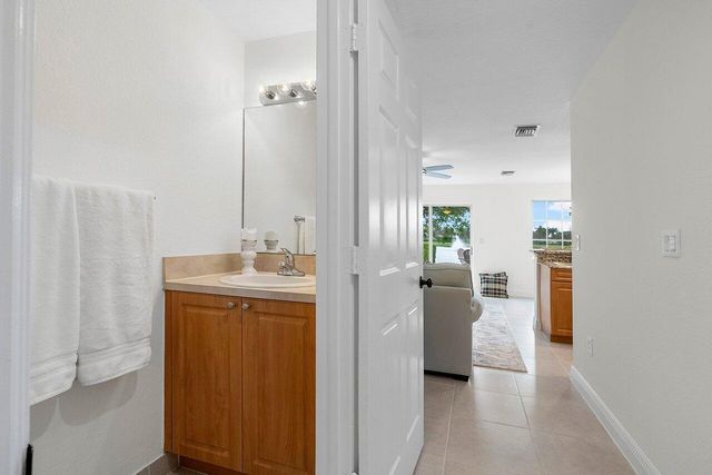 6748 Old Farm Trail, Boynton Beach, FL 33437