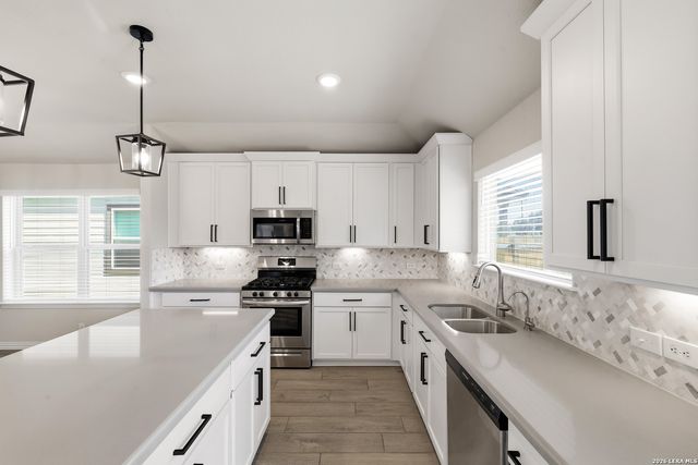 2118 Gabby Cole Ln, San Antonio, TX 78253