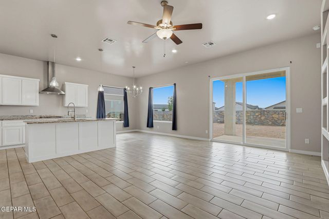 911 DEWSBURY Way, Horizon City, TX 79928