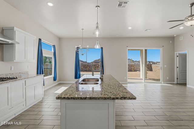 911 DEWSBURY Way, Horizon City, TX 79928