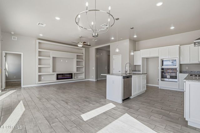 911 DEWSBURY Way, Horizon City, TX 79928