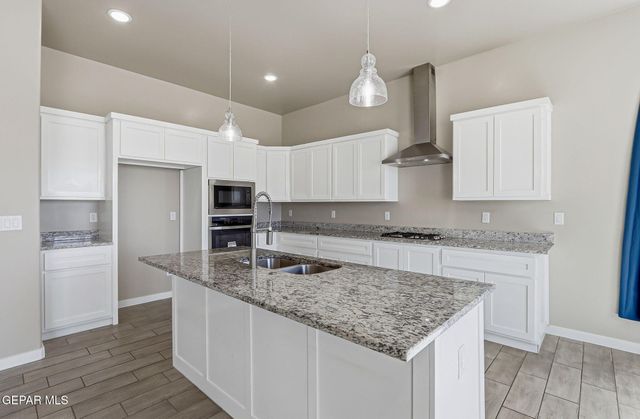 911 DEWSBURY Way, Horizon City, TX 79928