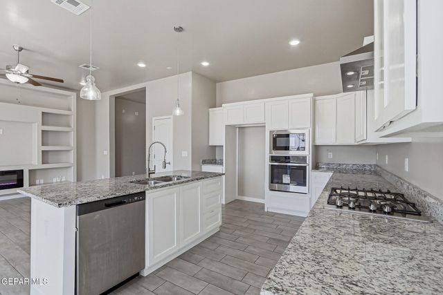 911 DEWSBURY Way, Horizon City, TX 79928