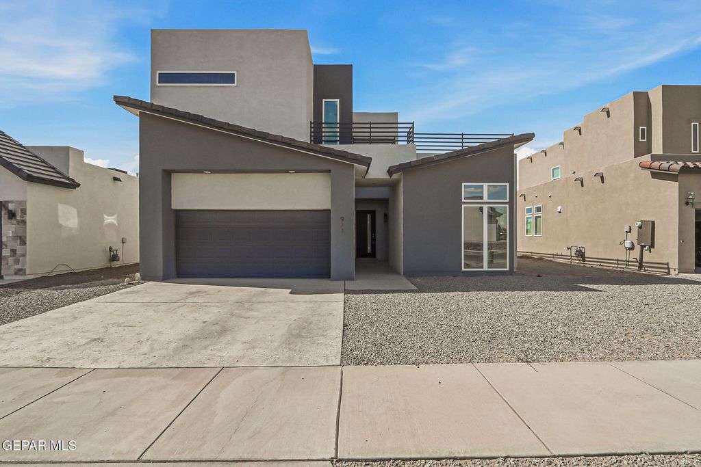 911 DEWSBURY Way, Horizon City, TX 79928