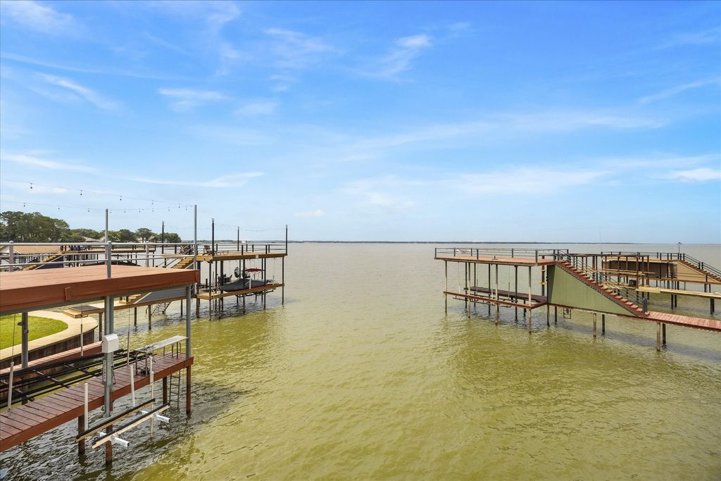 130 Harbor Drive, Gun Barrel City, TX 75156