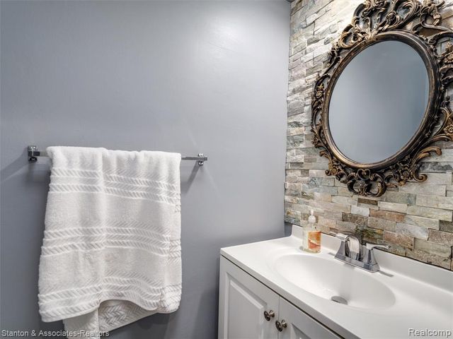 799 Kirts Boulevard, Troy, MI 48084