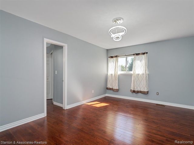 799 Kirts Boulevard, Troy, MI 48084
