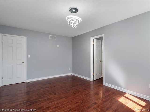 799 Kirts Boulevard, Troy, MI 48084