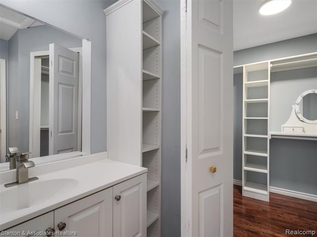 799 Kirts Boulevard, Troy, MI 48084