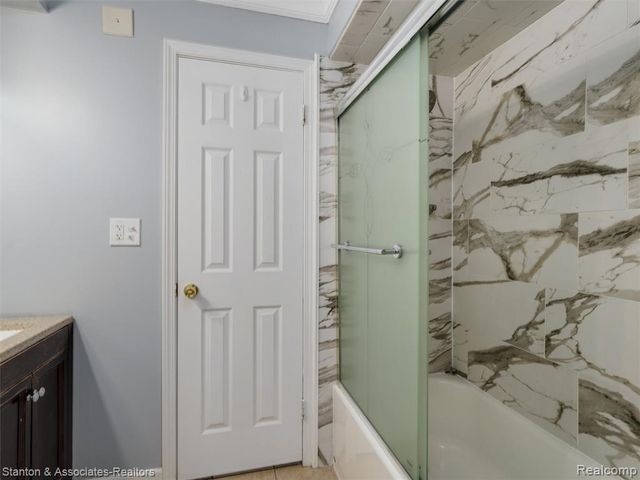 799 Kirts Boulevard, Troy, MI 48084