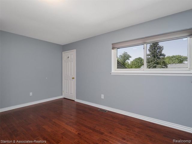 799 Kirts Boulevard, Troy, MI 48084
