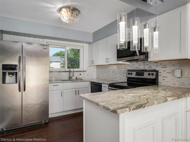 799 Kirts Boulevard, Troy, MI 48084