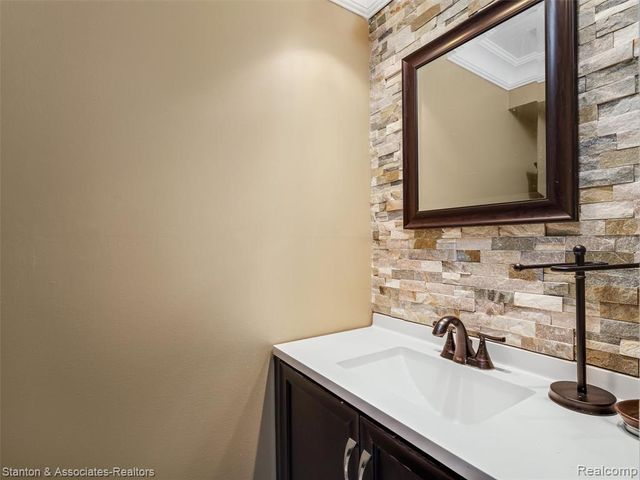 799 Kirts Boulevard, Troy, MI 48084