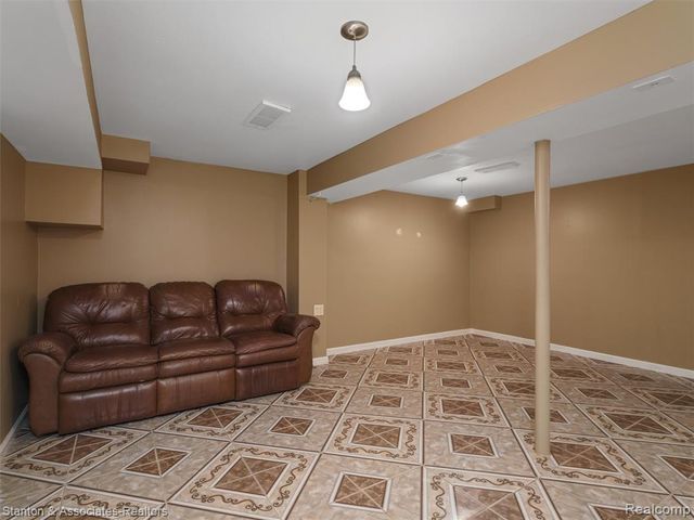 799 Kirts Boulevard, Troy, MI 48084