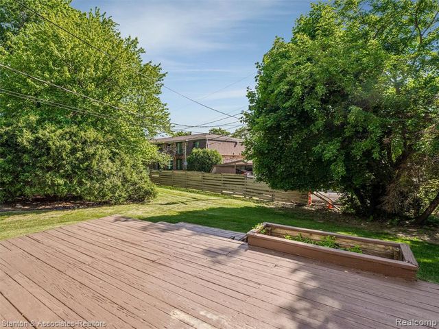 799 Kirts Boulevard, Troy, MI 48084
