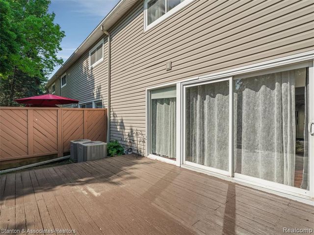 799 Kirts Boulevard, Troy, MI 48084