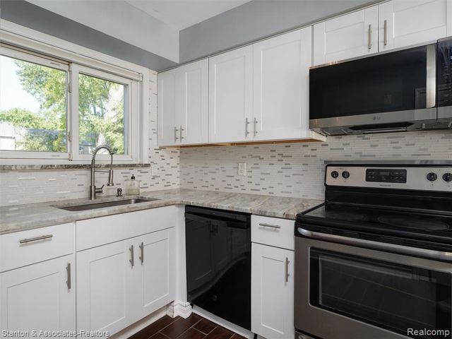 799 Kirts Boulevard, Troy, MI 48084