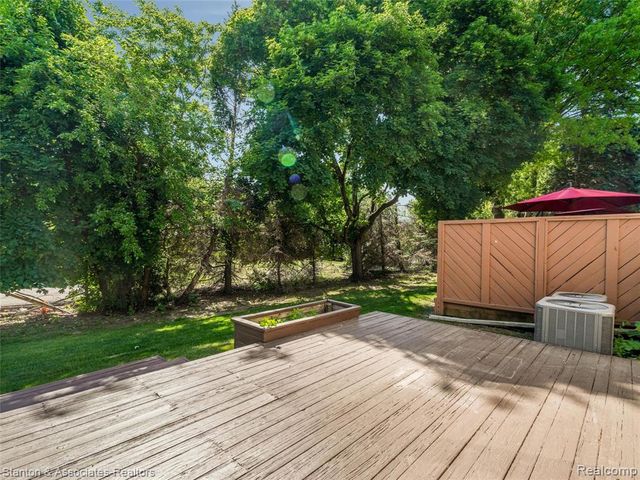 799 Kirts Boulevard, Troy, MI 48084