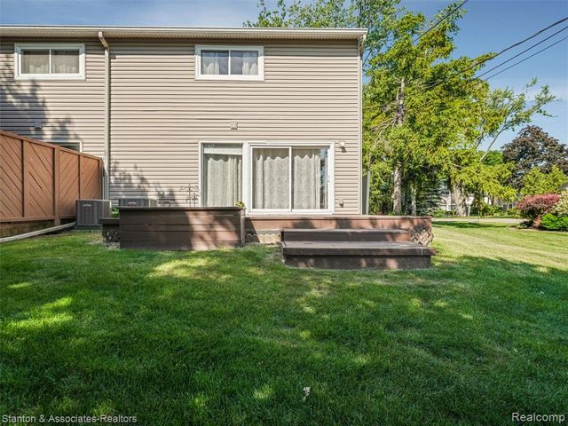 799 Kirts Boulevard, Troy, MI 48084