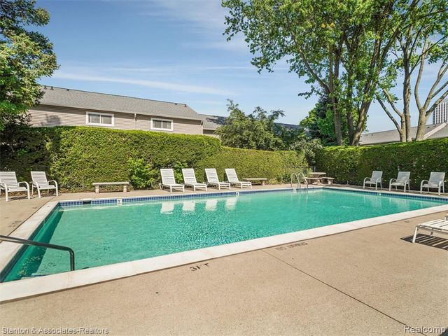 799 Kirts Boulevard, Troy, MI 48084