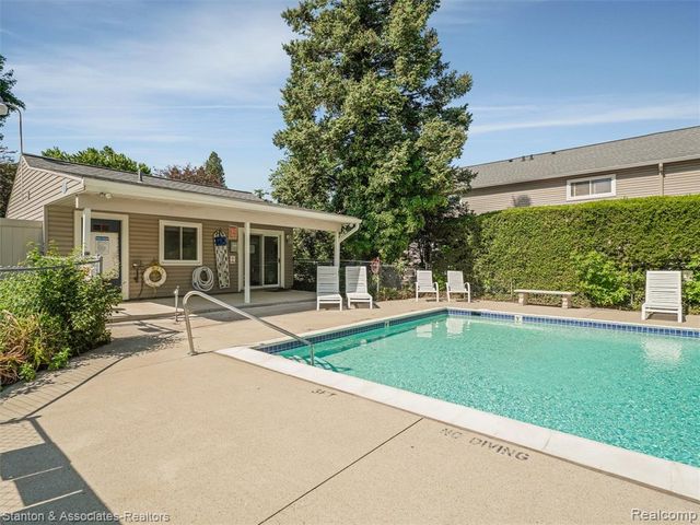 799 Kirts Boulevard, Troy, MI 48084