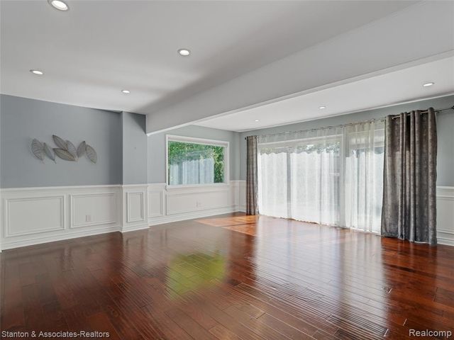 799 Kirts Boulevard, Troy, MI 48084