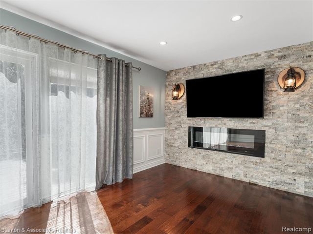 799 Kirts Boulevard, Troy, MI 48084