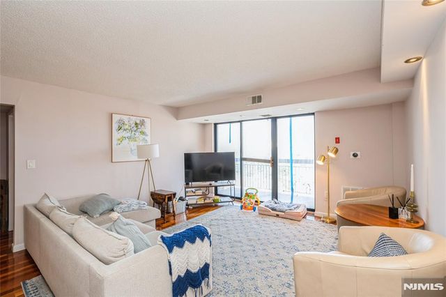 700 1st 15RS, Hoboken, NJ 07030