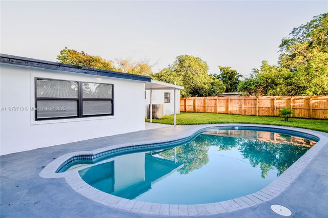 413 SW 22nd Ter, Fort Lauderdale, FL 33312