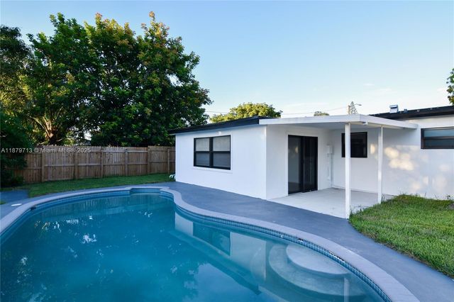 413 SW 22nd Ter, Fort Lauderdale, FL 33312