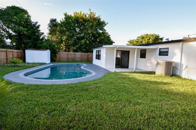 413 SW 22nd Ter, Fort Lauderdale, FL 33312