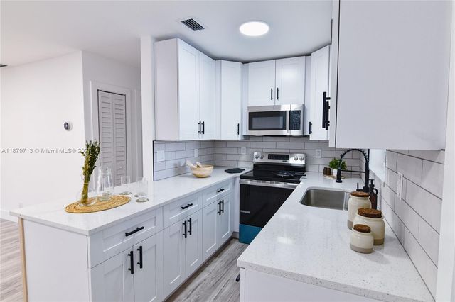 413 SW 22nd Ter, Fort Lauderdale, FL 33312