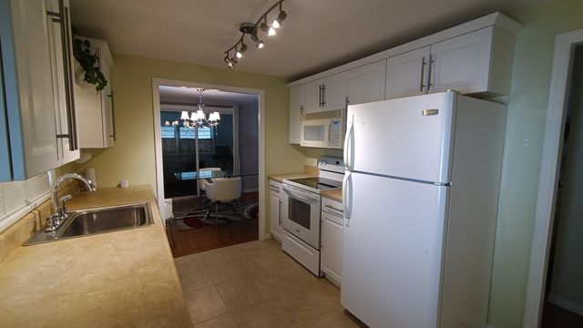 8128 South St, Boca Raton, FL 33433